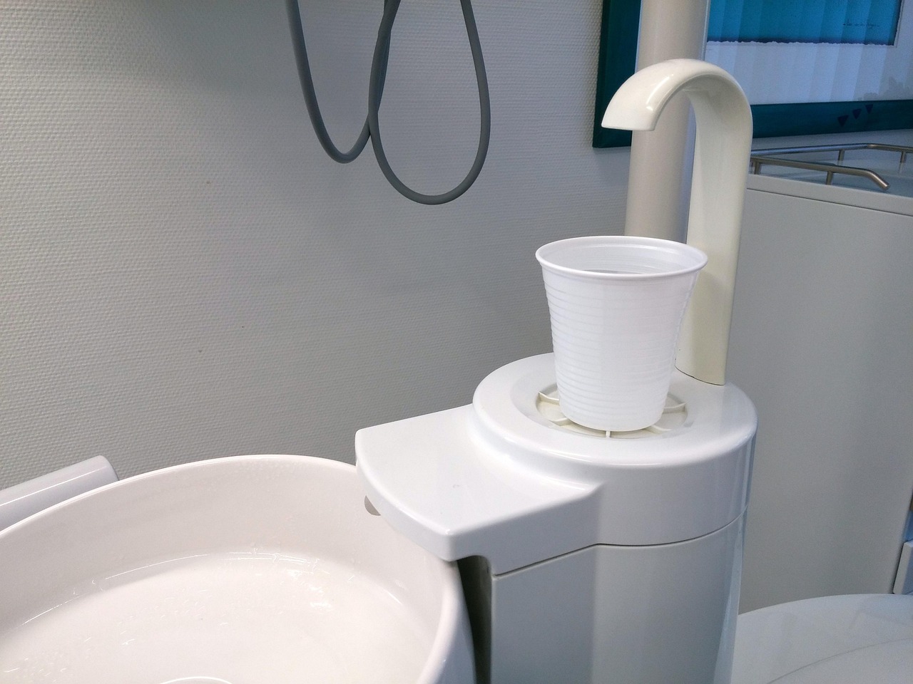 Sângerarea gingivală – semn banal sau pericol pentru sănătatea orală?