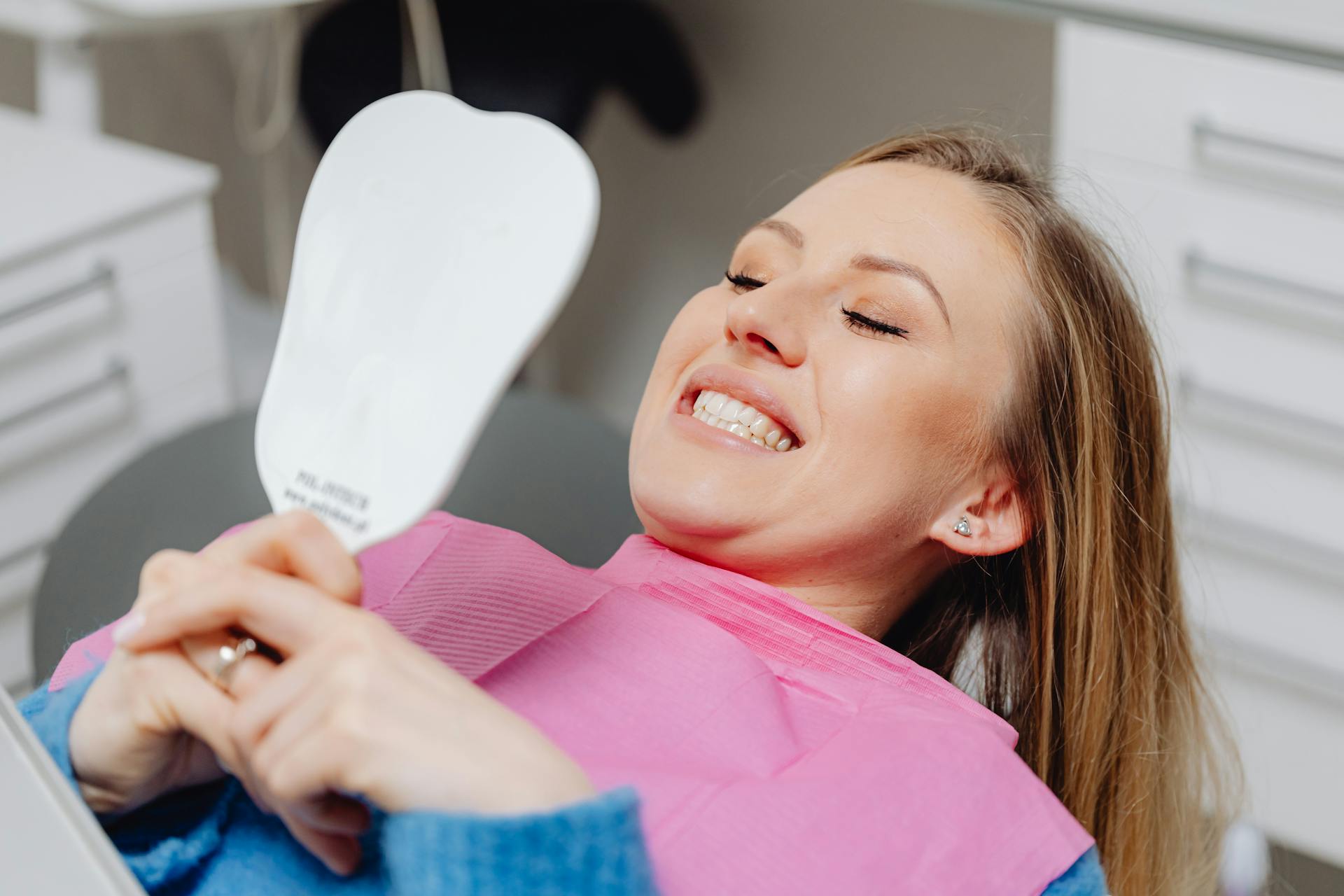 Hipersensibilitatea dentinară – cauze, simptome și soluții eficiente