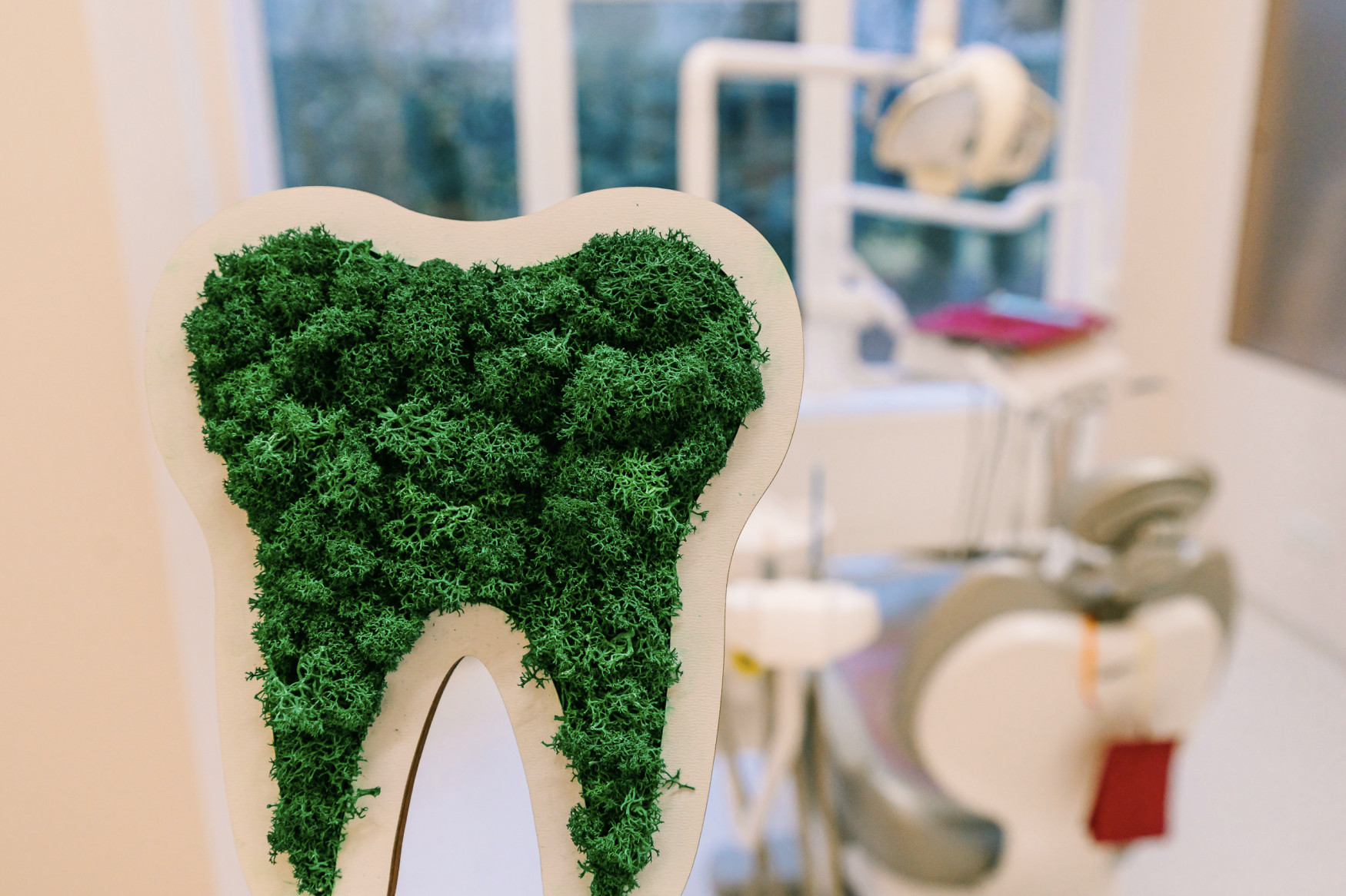 Semne că implantul dentar nu se integrează corect
